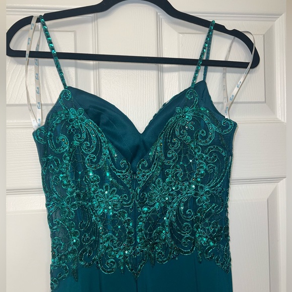 Camille La Vie Emerald green prom dress - Picture 8 of 11